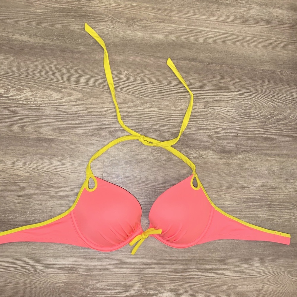 Victoria’s Secret Gorgeous padded bikini top 34c